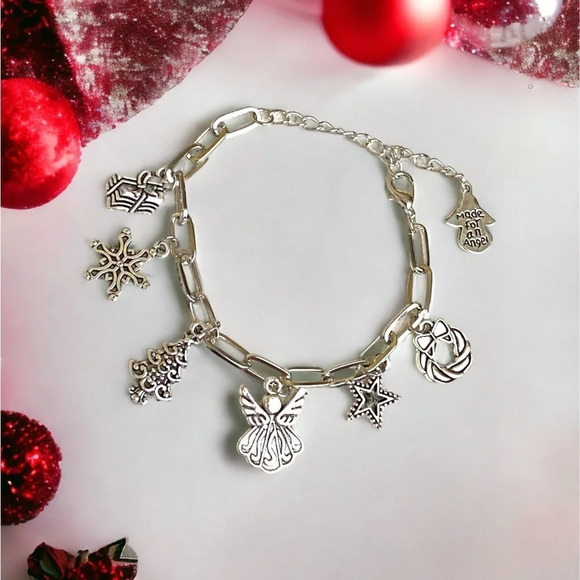 2/$10 Gorgeous Christmas Charm Bracelet - Picture 1 of 4